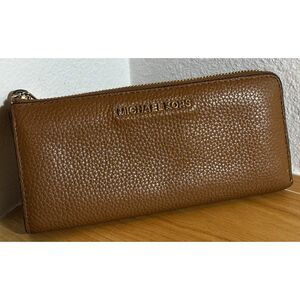 Michael Kors Jet Set Zip Around Wallet in Luggage Brown EUC